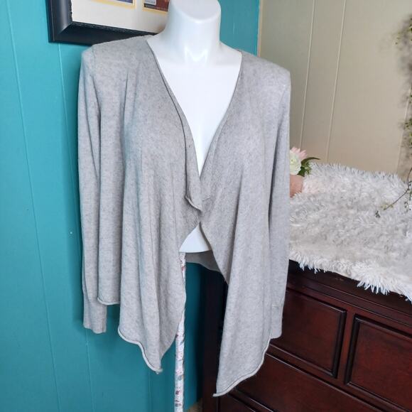 Michael Kors Long Sleeve Knit Cozy Cardigan Light Sweater Gray Waterfall Size M - Picture 1 of 7